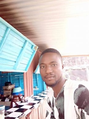 Je recherche une femme compréhensive respectueuse et tre drôle 