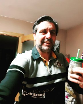 je suis un homme simple et gentille cool  attentionnée et sérieux 