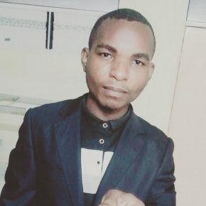 Je suis à la recherche d'une  âme sœur pas parfaite mais exacte, je suis ouvert d'esprit, écris moi 