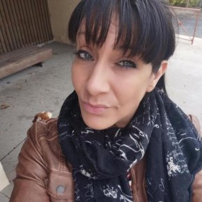 Je suis une Femme âgée de 42 ans avec deux enfants recherchant un homme de toute tranche d’âge de pr