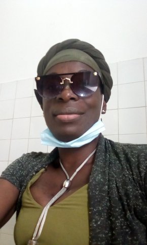 Femme âgée de 40 ans.celibataire 4 enfants.aide soignante de profession.residant à abidjan.un peu ca