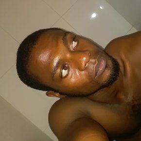 Je suis un homme très calme et attentionné qui cherche une relation qui est ouvert sur la commun....