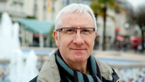 ouvert a tout discussion et je cherche quelqu'un qui m'écoute 