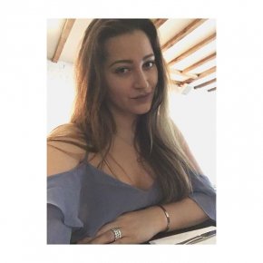 moi je recherche un homme serieux et durable si tu es intéresse voila mon gmail ceciliadurane@gmail.