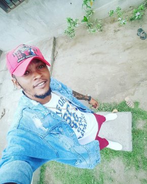 J aime me faire des Amis  voici mon numero +242064871258