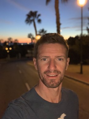 Bonsoir, je suis Ici Abidjan je suis un homme de 38 ans 