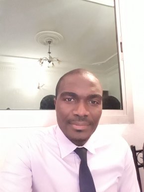 Cherche une femme sérieuse pour une relation.