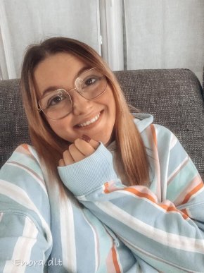 Amour , tendre ,douce , ouvert , compréhensible , j’aime la vie et j’en profite 