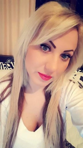 je suis une femme simple joyeuse respectueuse sincère sérieuse franche