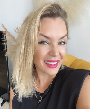 je suis une femme tout d'abord sérieuse sincère et véridique aussi et ensuite je suis une femme atte
