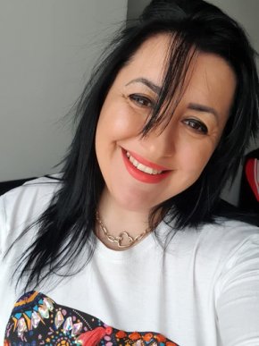 cc commet allez vous  moi c est deniela et vous 
