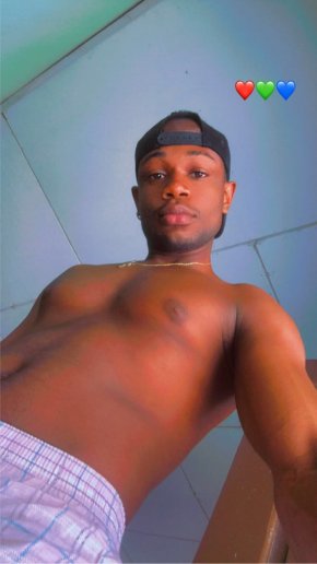 oi je me nomme Daniel   je suis célibataire j'ai 27ans  mon numéro WhatsApp 0759692344