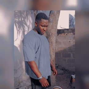  recherche une femme sérieuse doux qui est patiente disponible 