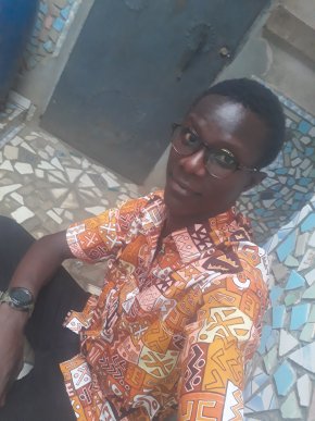Je recherche une relation amicale sincère et si possible amoureuse 