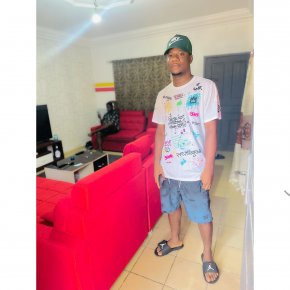Un jeune homme simple qui sait se qu'il veut dans la vie 