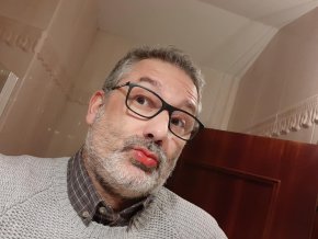 Venez me parler,je suis simple et un brin a vous