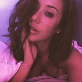 je suis une femme qui es sur le net pour une raison 