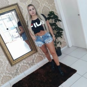 Sympa Femme, Ouverte, Comprehensif, Ambitieuse, Honnête, Sincère, Optimiste, Gentille, Fidèle