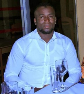 Recherche une femme compréhensible et amoureuse d'une personne même moin âgée 