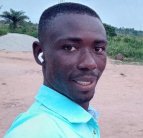 Homme à la recherche de femme qui est intéressé par une relation à long terme WhatsApp : 0705323875.
