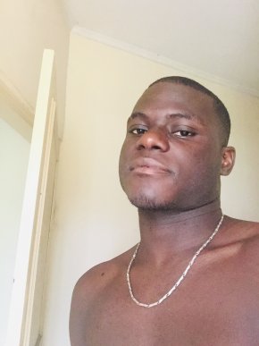 Recherche une relation sérieuse et ouvert à une discussion 