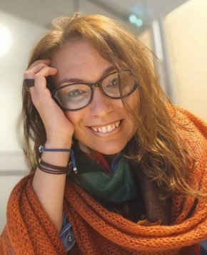 honnête , douce , attentionnée , facile à vivre , tendre , gentille et toujours à l'écoute de l'autr