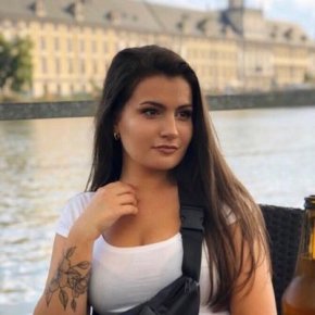 Je m’inscris sur ce site afin de rencontrer un homme pour une relation sérieuse basée sur la confian