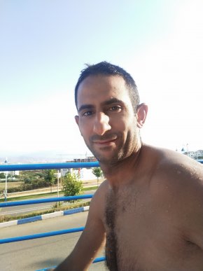 Homme gentil sympa sérieux propre bien éduqué 
