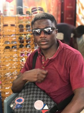 Salut c’est christian retrouve moi sur Whatsapp +22579030410