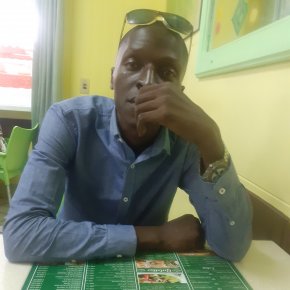 Je cherche une femme blanche ou noire pour l'amitier