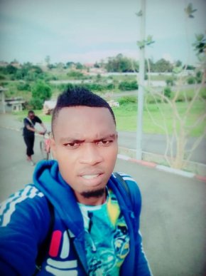 Homme célibataire habite a abidjan ,calme ,pas de stresse ,compréhensif, sérieux dans tout ceux que 