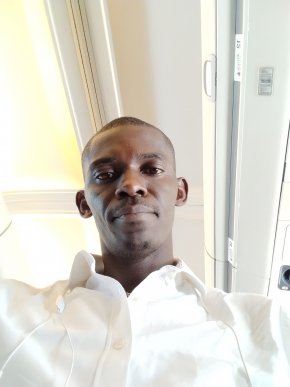 Amitié sincère, une personne avec du caractère et passionnée. 