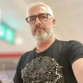 je suis un homme très attentionné je suis sincère, honnête, fidèle, et aussi très franc j’aime la fr