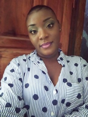 Belle femme africaine souhaite faire connaissance avec des personnes mature