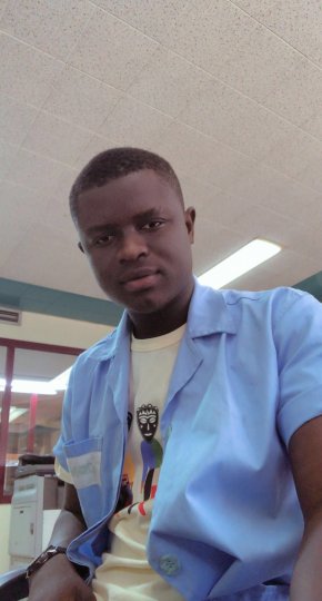 Grand de taille noir en forme à la recherche d’une fille sérieuse 
