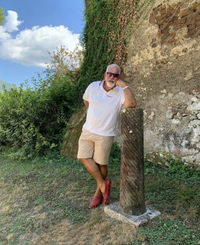 je suis un homme simple et très tranquille dans la tête, je veux rencontré une femme qui me mérite  