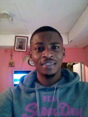 Célibataire qui cherche l'amour et qui veut être aimé 