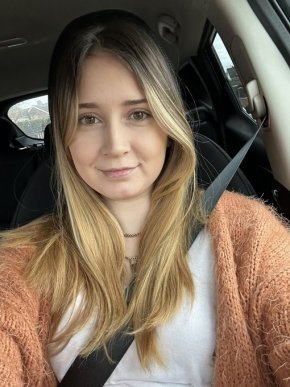 Besoin d'affection et d'amour . J'espère trouver l'homme parfait un jour Merci 