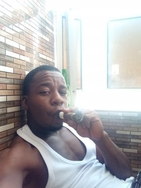 Je suis un homme viril séduisant je sais baisé 