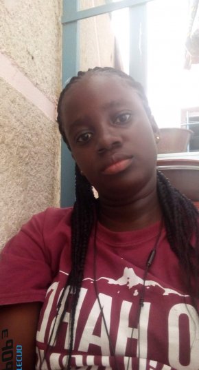  lauraine de la côte d'ivoire célibataire sans enfant  je suis étudiante et je vie en famille