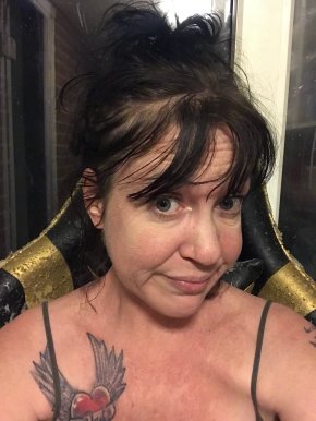 Femme cherche amour confiance, et être d'une oreille attentive lorsqu'on lui parle, qui revéritable 