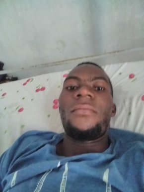 Recherche une femme mature ou une jeune fille compréhensible