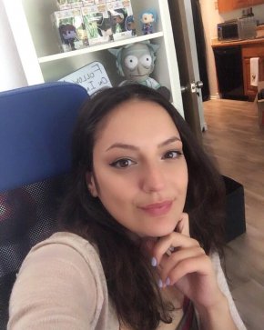 Je me nomme Caroline . Je suis âgée de 32 ans, je mesure 1m74et je pèse 56 kg . Je suis célibataire 