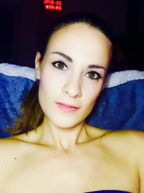 Dit Parle moi un peu plus de toi , je veux te connaitre , ton caractère , ta façon de vivre , etc …s