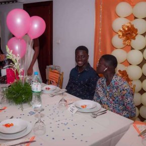 Jeune Artiste de 22 ans ivoiro canadien vivant a Abidjan bingervile je veux une bonne go ou sexfrien