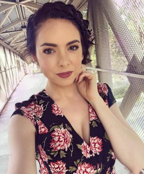 I have a hairdresser and I live alone looking for love