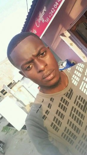 je cherche l'amour qui veut m'en donner?
