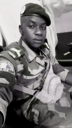 L'homme aguerri fort ne te derange pas  qui rira le premier est le dernier a ce taire 