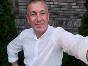 Je suis Marcelle Un homme Veuf a la recherche d'une femme sérieuse qui travaille 