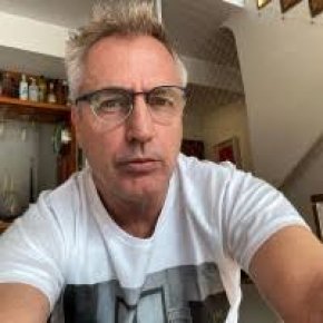 Moi je recherche tout d'abord a entamer une relation amicale je veux dire par la que je veux mieux c